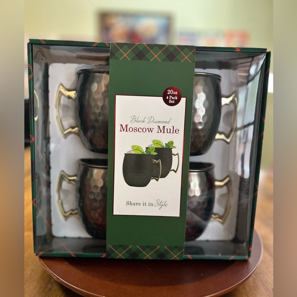Black Diamond Other - Black Diamond Moscow Mule 4-Piece Gift Set Hammered Mugs
